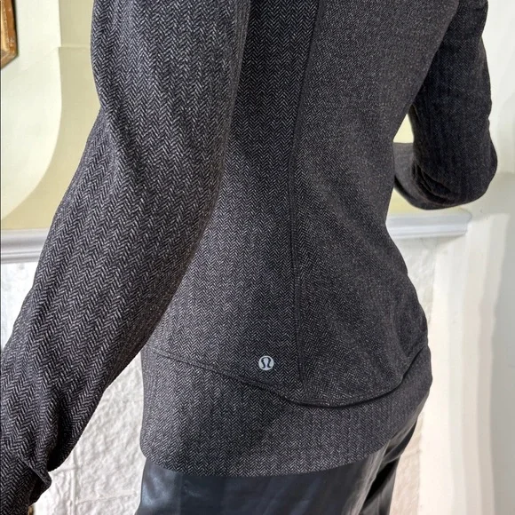Lululemon Think Fast Pullover - Picture 8 of 16